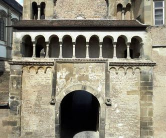 Blick auf eines der Tore des Klosters Großcomburg