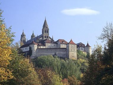 Kloster Großcomburg steht auf einem Berg