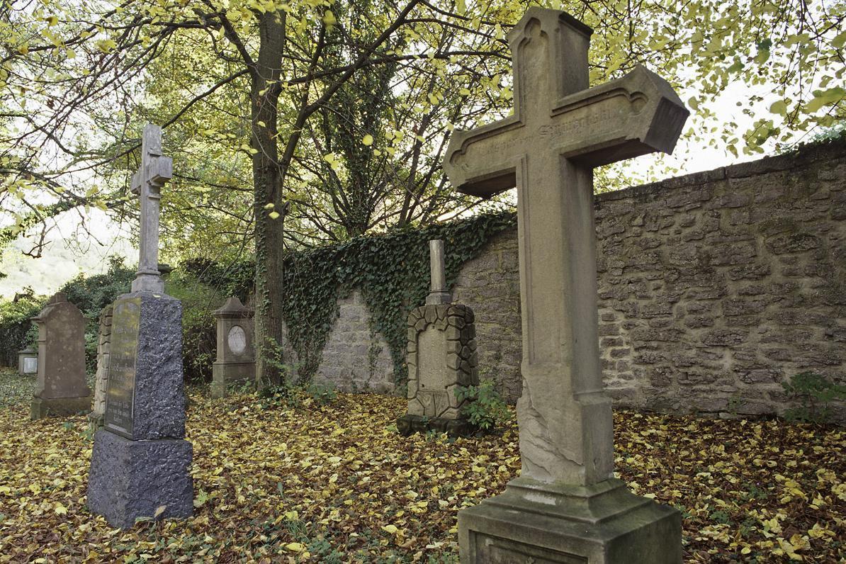 Blick auf den Ehreninvalidenfriedhof beim Kloster Großcomburg