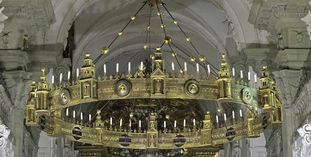 Radleuchter in der Stiftskirche St. Nikolaus des Klosters Großcomburg