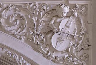 Stuckrelief im Chorraum der Stiftskirche St. Nikolaus des Klosters Großcomburg