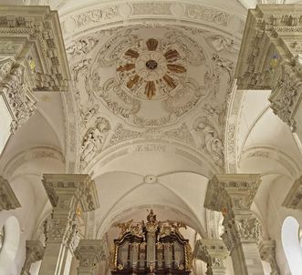 Blick in die westliche Vierungskuppel der Stiftskirche St. Nikolaus des Kloster Großcomburg