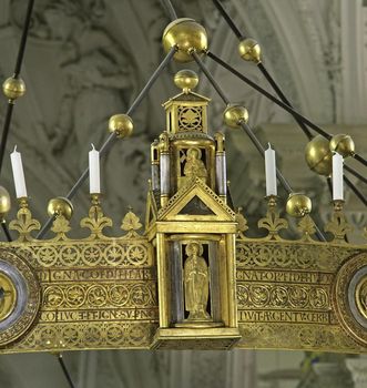 Radleuchter in der Stiftskirche St. Nikolaus des Klosters Großcomburg